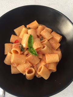 Une photo de Mezzo paccheri al pomodoro