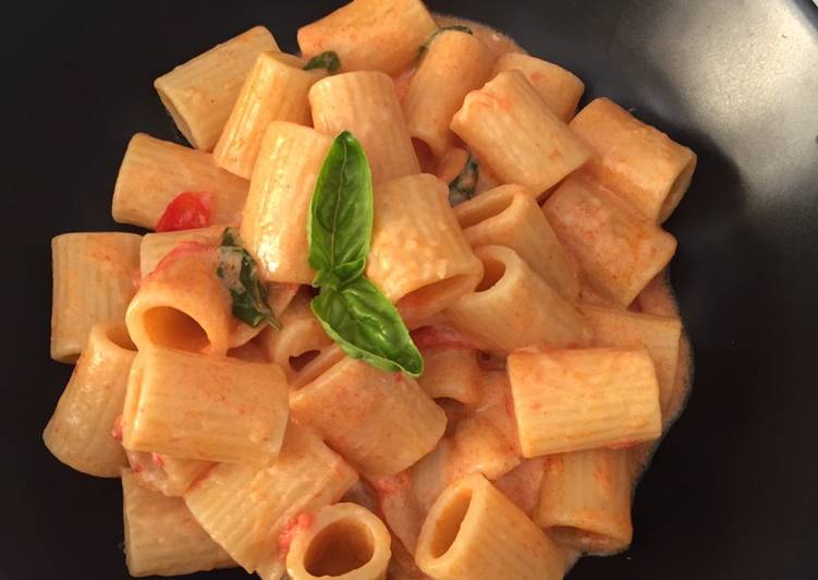 Mezzo paccheri al pomodoro