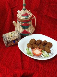 मोड आलेल्या कडधान्याचे अराबिक स्टाईल फलाफेल (falafel recipe in marathi) रेसिपी चे मुख्य फोटो 