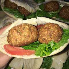 A picture of 🌯Falafel en pan de pita 🌯.