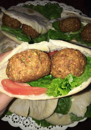 Una foto de 🌯Falafel en pan de pita 🌯