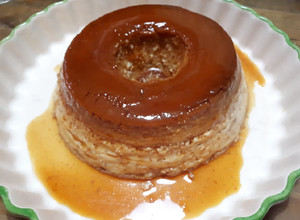 Una foto de Flan casero de dulce de leche