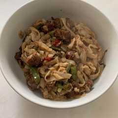 Beef and Asian Noodle Stir Fry রেসিপির প্রধান ছবি