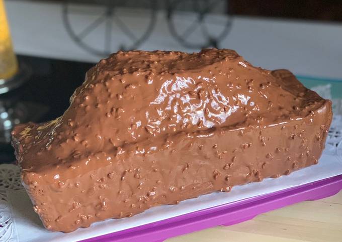 Cake marbré hyper moelleux et son glaçage rocher au chocolat pour encore plus de gourmandise