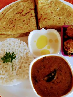 पुरणपोळी आणि कटाची आमटी (puran poli ani katachi amti recipe in marathi) रेसिपी चे मुख्य फोटो