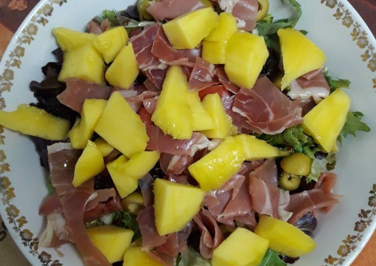 Ensalada de jamón y mango