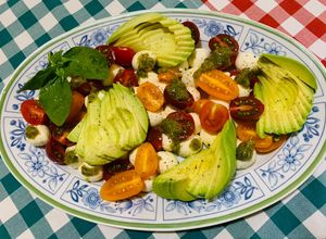 O poză a rețetei Avocado Caprese !.
