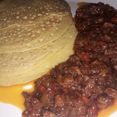 A picture of Wainar flour with beef sauce.