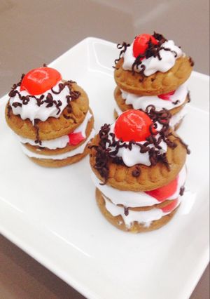 A picture of Black Forest miniatures.