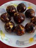 Dates and dry fruits ladoo
