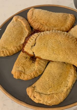 Una foto de Empanadas de mermelada, Nutella, mantequilla de maní y cajeta