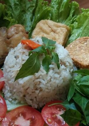 Foto resep Nasi Liwet Ricecooker dan Ayam Goreng Bumbu Bawang Putih