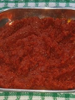 લાલ મરચા ની ચટણી (Red Marcha Chutney Recipe In Gujarati) રેસીપી મુખ્ય ફોટો