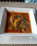 Sopa de nopales y hongos con guajillo