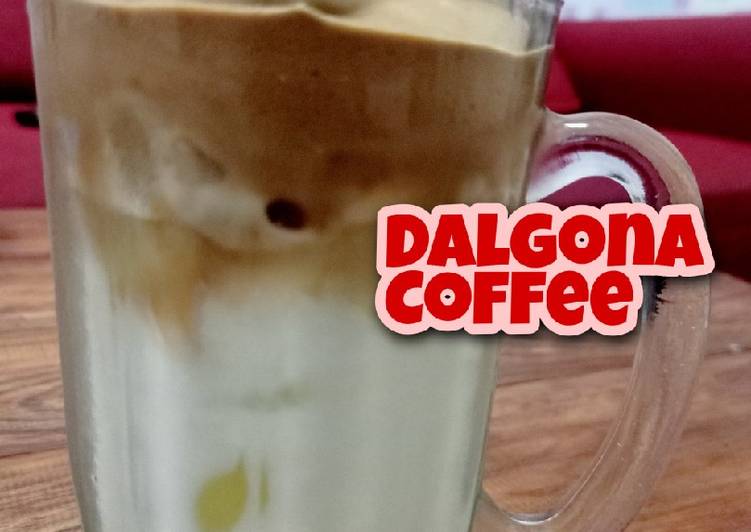 Dalgona Coffee simple foamy banget