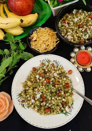 हरियाली साबुदाणा खिचडी (Hariyali Sabudana Khichdi Recipe In Marathi) रेसिपी चे मुख्य फोटो 