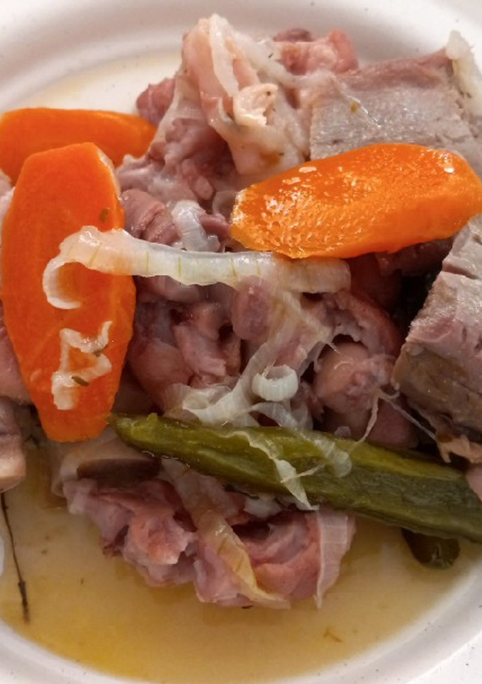 Una foto de Manitas y lengua de cerdo en escabeche