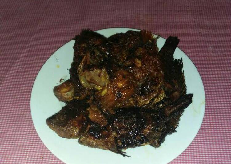 Ikan nila bakar hitam manis