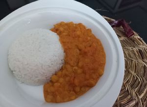 Una foto de Garbanzos al curry con crema