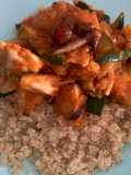 Quinoa con salsa de tomate al curry
