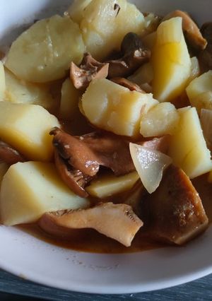 Una foto de Níscalos con patatas