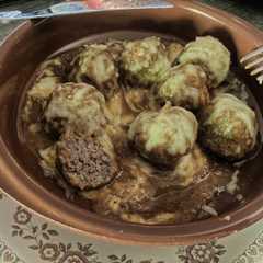Una foto de Albóndigas de ternera en salsa con queso