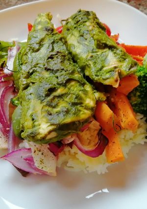 Pesztós csirke szivárvány körettel🌈 recept fotója