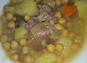 Foto principal de Puchero de garbanzos con col