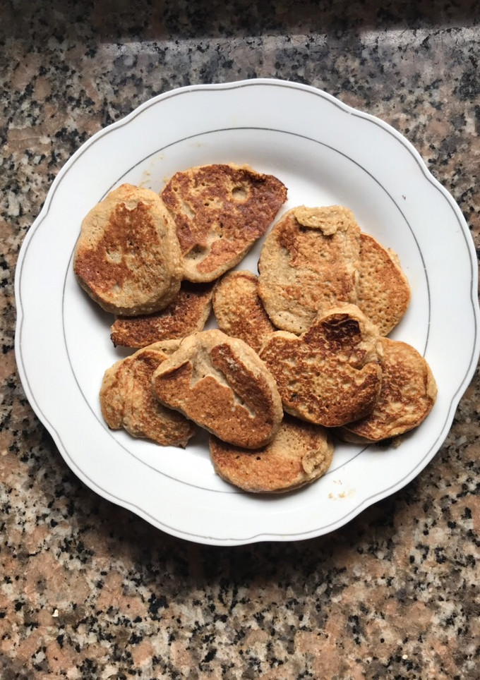Una foto de Panqueques de banana y avena