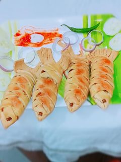 A picture of Fish baked samosa puff.