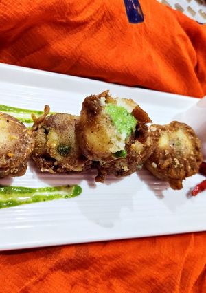 A picture of Falhari aalu bonda.