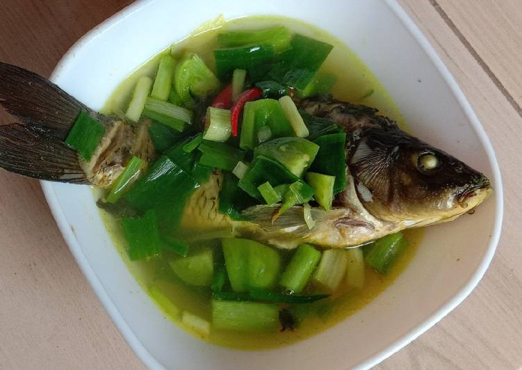 Langkah Mudah untuk Menyiapkan Sup ikan Mas, Menggugah Selera