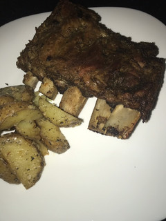 Una foto de Costilla con papas