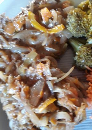 Una foto de Bifes a la olla con verduras!!