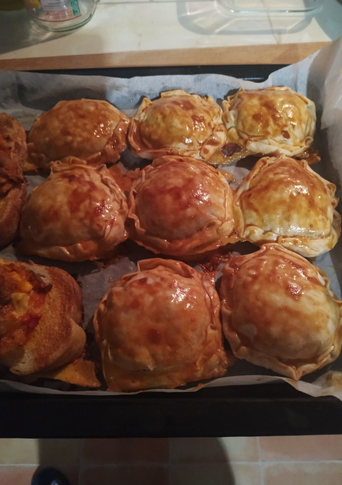 Una foto de Mini empanadas de pisto con atún