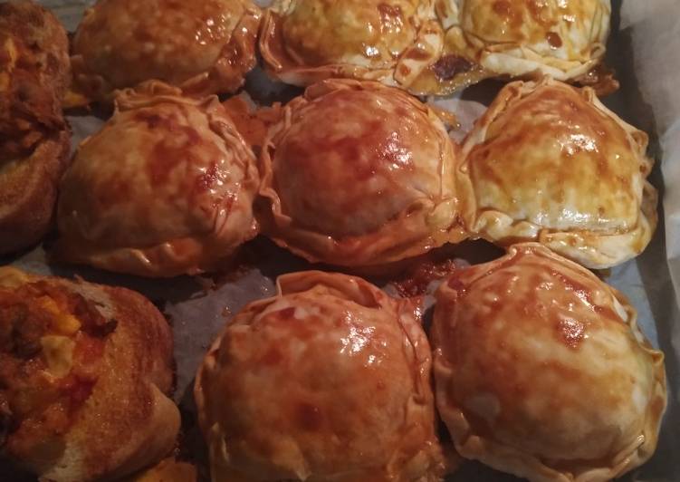 Mini empanadas de pisto con atún