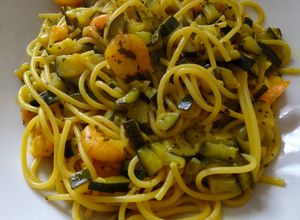 Foto di Spaghetti con gamberi, zucchine, zafferano e curcuma