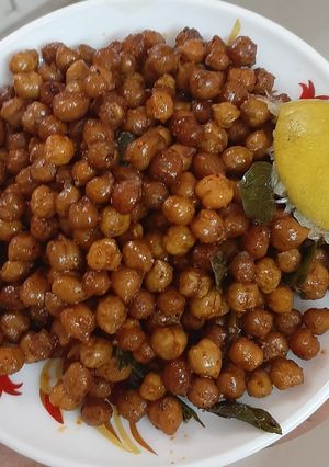 A picture of Chatpata chana chat.