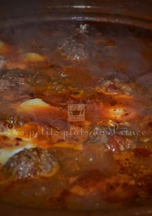 Une photo de Tajine de keftas à l'œuf