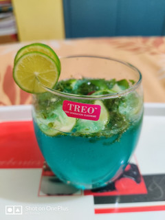 A picture of Curacao Mojito.