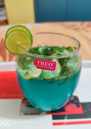 A picture of Curacao Mojito.