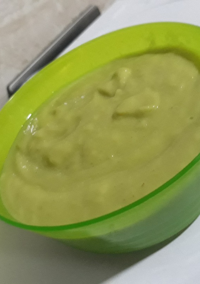 A picture of Mango and cucumber smoothie.