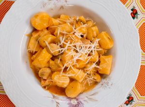 Una foto de 🇮🇹 Gnocchis di Ricotta con salsa Scarparo 🇮🇹