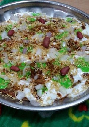 चाट पराठा (chaat paratha recipe in Hindi) रेसिपी मुख्य फोटो