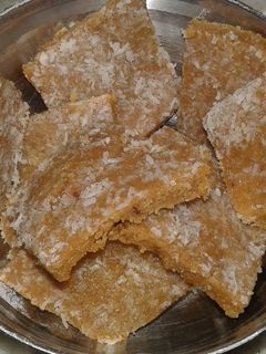 સુખડી (Sukhdi Recipe in Gujarati) રેસીપી મુખ્ય ફોટો
