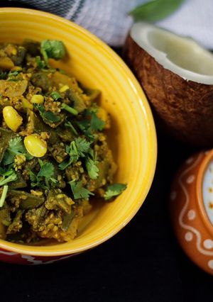 A picture of Valor Papdi | Spicy Flat Beans.