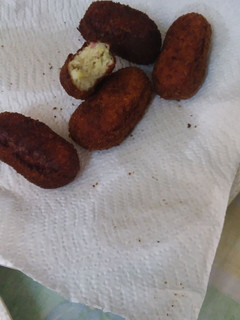 Una foto de Croquetas caseras de jamón, queso y papa