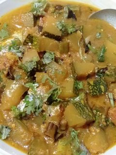 तड़के वाली कद्दू दही रायता(tadke wali kaddu dahi raita recipe in Hindi) रेसिपी मुख्य फोटो