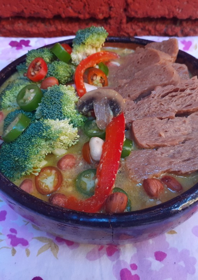Una foto de Curry picante con soya, verdura y tofu 🍛❤