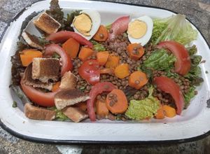 Una foto de Ensalada Multicolor de Legumbres
